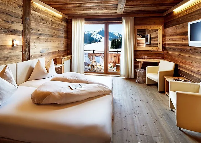 Art & Ski-in Hinterhag 4*