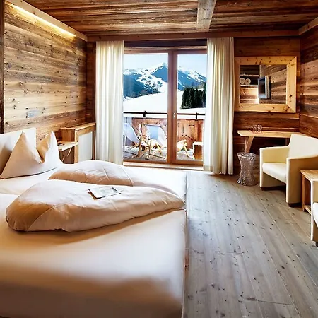 Art & Ski-in Hinterhag 4*